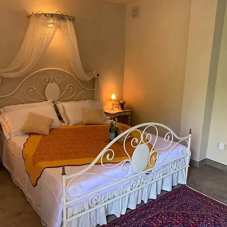 Le Lanterne Bed and Breakfast Villa dʼAlmè